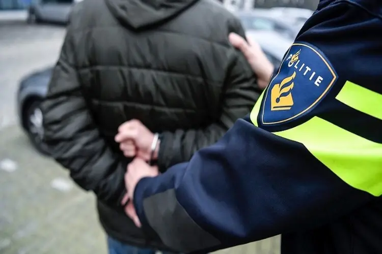 Politie wacht verdachte babbeltruc op, aanhouding op heterdaad