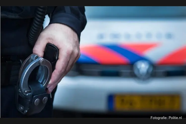 Politie lost waarschuwingsschot bij twee aanhoudingen