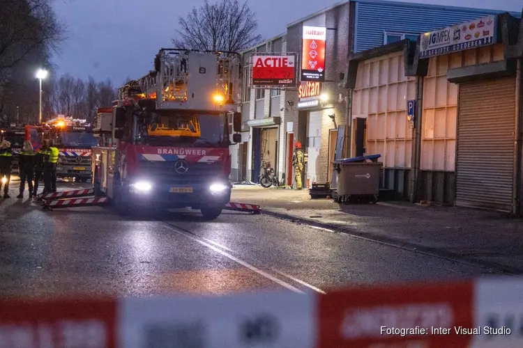 Brand in bedrijfspand aan Vredehofweg