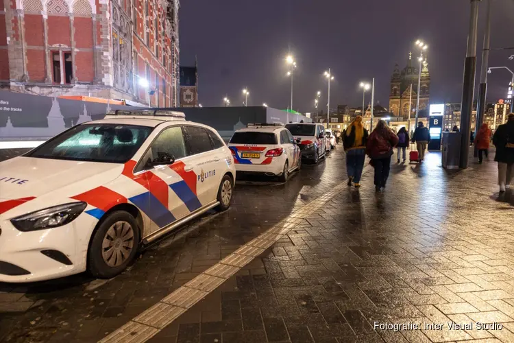 Gewonde bij steekincident voor Amsterdam Centraal