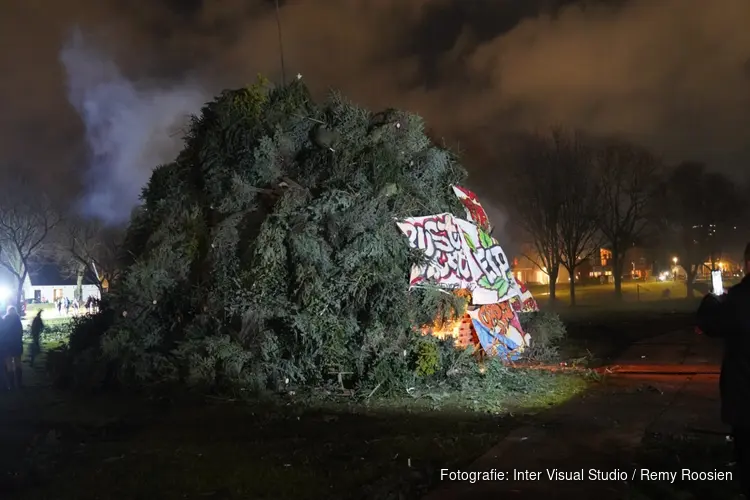 Vreugdevuur Floradorp toch ontstoken