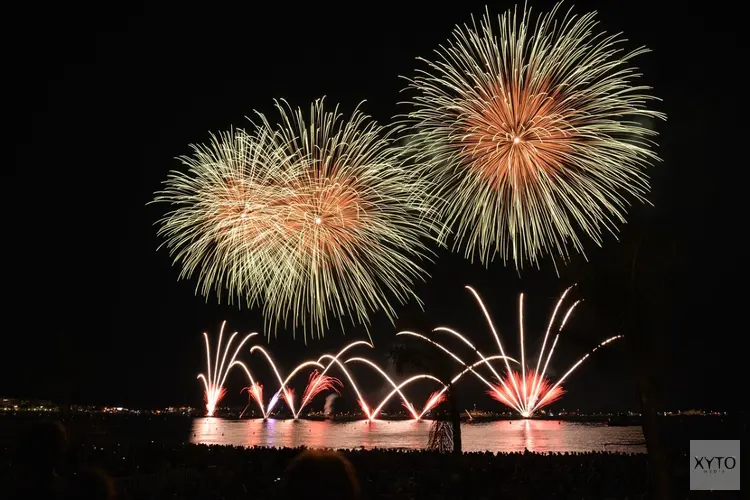 Amsterdamse vuurwerkshows afgelast vanwege storm, lichtshows Museumplein gaan wel door