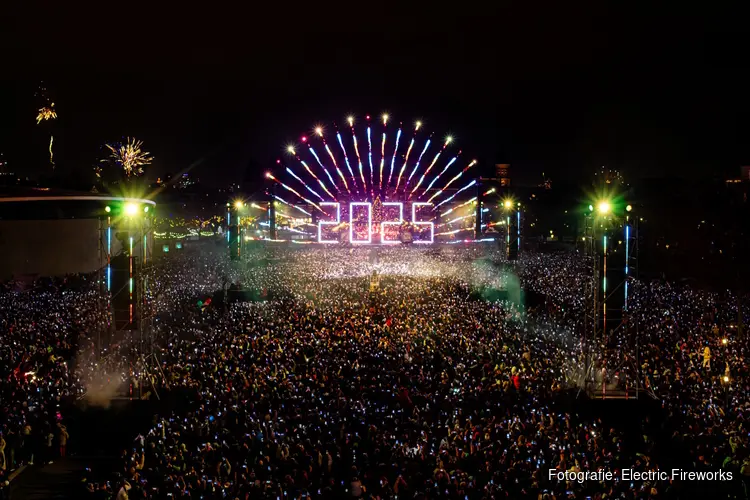 60.000 bezoekers in Amsterdam vieren én omarmen het nieuwe jaar met Electric Fireworks op het Museumplein!