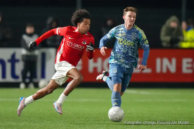 Jong AZ na rust langs Jong Ajax, debutant Bouziane matchwinner