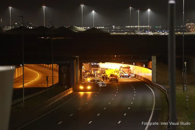 Schipholtunnel enige tijd dicht na ongeluk