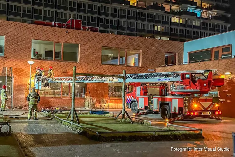 Smeulende brand in basisschool in Amsterdam