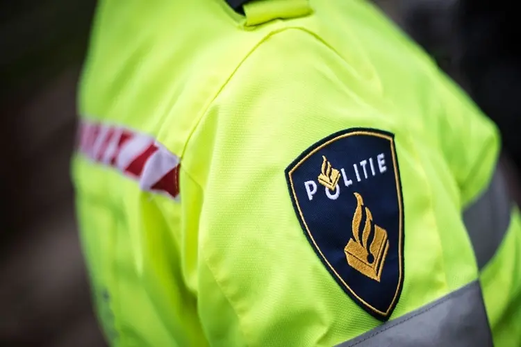 23-jarige man in nek gestoken na ruzie